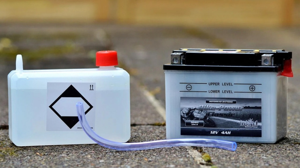 🚗How to add water to a car battery? - Autopartguide.com